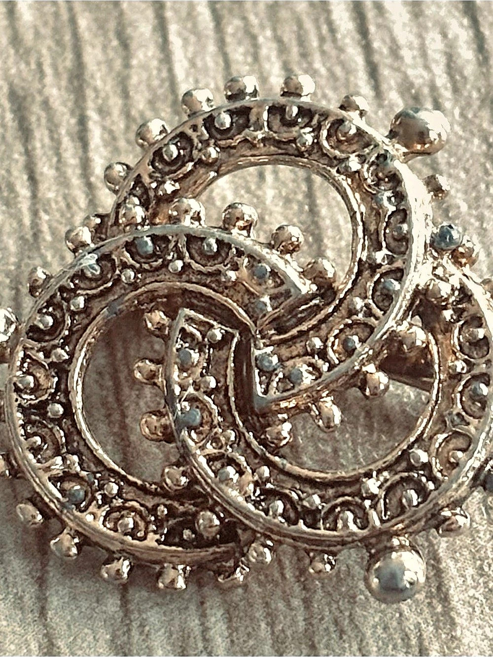 Ornate Gold Filagree Circle Brooch